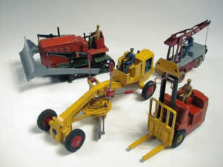 Lot 50 - DINKY TOYS (FRANCE) (4)