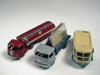 Lot 39 - DINKY TOYS (FRANCE) (3)