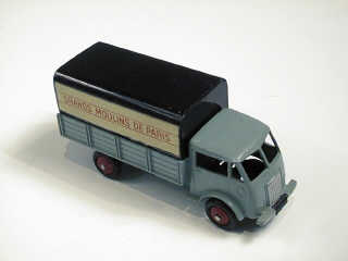 Lot 33 - DINKY TOYS FRANCE (1)
