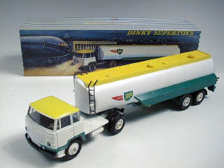 Lot 226 - DINKY TOYS FRANCE (1)