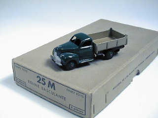 Lot 206 - DINKY TOYS (FRANCE) (2)