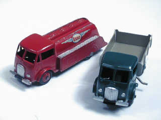 Lot 205 - DINKY TOYS FRANCE (2)