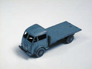Lot 201 - DINKY TOYS FRANCE (1)