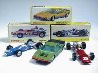 Lot 143 - DINKY TOYS (FRANCE) (3)