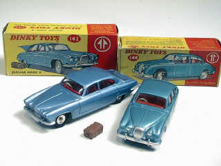 Lot 252 - DINKY TOYS (GB) (2)