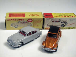 Lot 254 - DINKY TOYS (GB) (2)