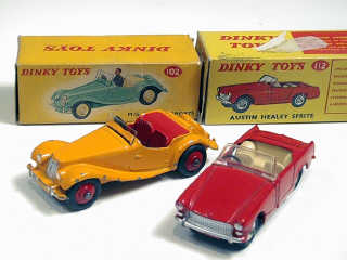 Lot 240 - DINKY TOYS (GB) (2)
