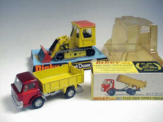 Lot 279 - DINKY TOYS (GB) (2)
