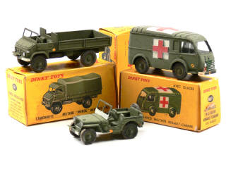 Lot 707 - DINKY TOYS (FRANCE) (3)