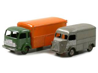 Lot 671 - DINKY TOYS (FRANCE) (2)