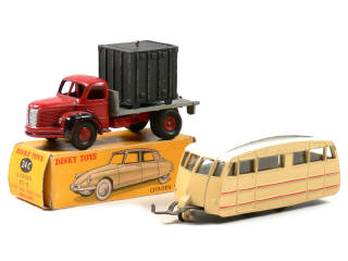 Lot 677 - DINKY TOYS (FRANCE) (3)
