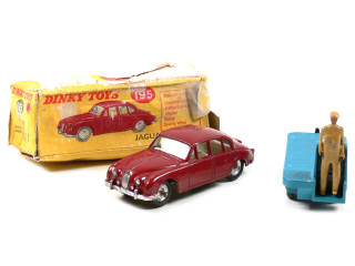 Lot 845 - DINKY TOYS (GB) (2)