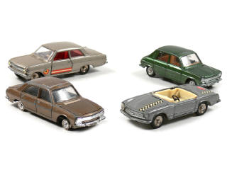 Lot 711 - DINKY TOYS (FRANCE) (4)
