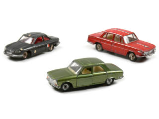 Lot 682 - DINKY TOYS (FRANCE) (3)