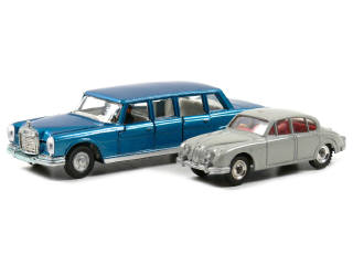 Lot 848 - DINKY TOYS (GB) (2)