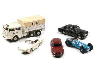 Lot 727 - DINKY TOYS (FRANCE) (5)