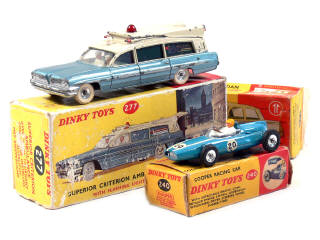 Lot 847 - DINKY TOYS (GB) (3)