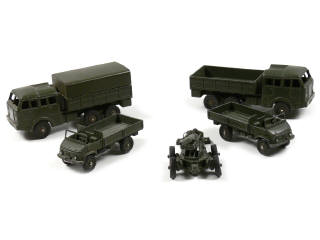 Lot 729 - DINKY TOYS (FRANCE) (5)