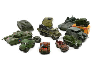 Lot 900 - DINKY TOYS (GB) (11)