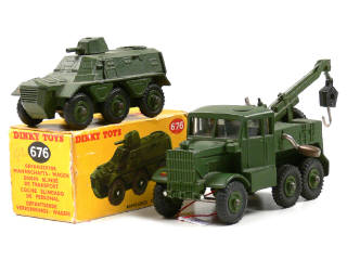 Lot 861 - DINKY TOYS (GB) (2)