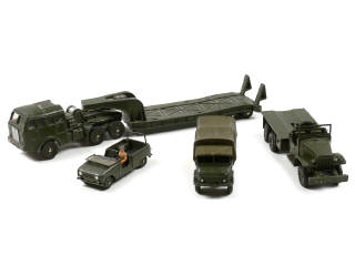 Lot 724 - DINKY TOYS (FRANCE) (4)