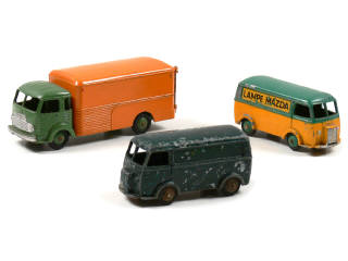 Lot 699 - DINKY TOYS (FRANCE) (3)