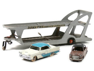 Lot 701 - DINKY TOYS (FRANCE) (3)