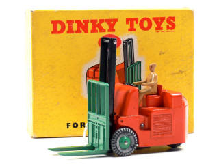 Lot 813 - DINKY TOYS (GB) (1)