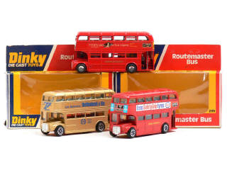 Lot 251 - DINKY TOYS (GB) (3)