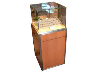 Lot 758 - DIVERS (1)