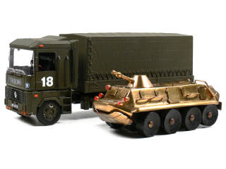 Lot 285 - DIVERS & NEW-RAY (2)