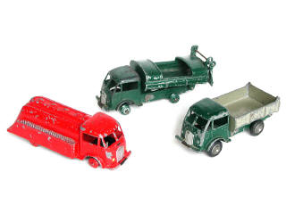 Lot 134 - DINKY TOYS (FRANCE) (3)