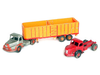 Lot 138 - DINKY TOYS (FRANCE) (3)