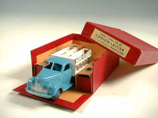 Lot 743 - DINKY TOYS FRANCE (1)