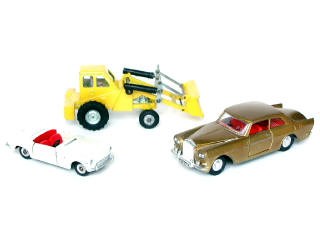 Lot 126 - DINKY TOYS (GB) (3)