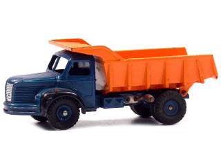 Lot 593 - DINKY TOYS (FRANCE) (1)
