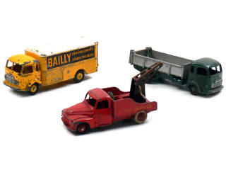 Lot 609 - DINKY TOYS (FRANCE) (3)