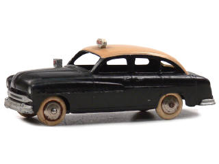 Lot 545 - DINKY TOYS (FRANCE) (1)