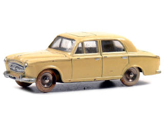 Lot 558 - DINKY TOYS (FRANCE) (1)