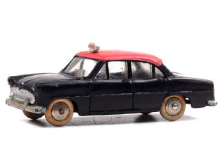 Lot 549 - DINKY TOYS (FRANCE) (1)