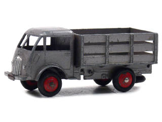 Lot 578 - DINKY TOYS (FRANCE) (1)