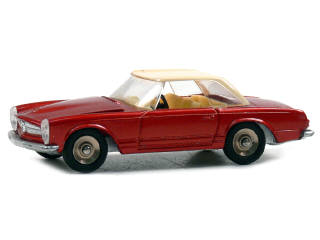 Lot 556 - DINKY TOYS (FRANCE) (1)