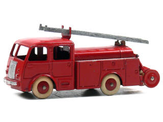 Lot 586 - DINKY TOYS (FRANCE) (1)