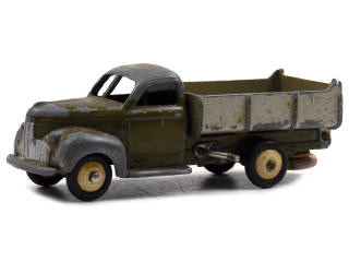 Lot 581 - DINKY TOYS (FRANCE) (1)