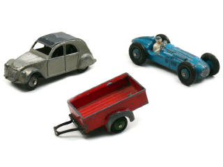 Lot 613 - DINKY TOYS (FRANCE) (3)