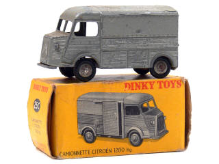 Lot 583 - DINKY TOYS (FRANCE) (1)