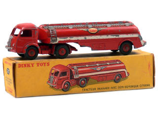 Lot 585 - DINKY TOYS (FRANCE) (1)