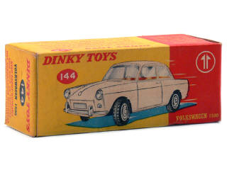 Lot 672 - DINKY TOYS (GB) (1)