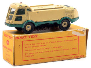 Lot 594 - DINKY TOYS (FRANCE) (1)