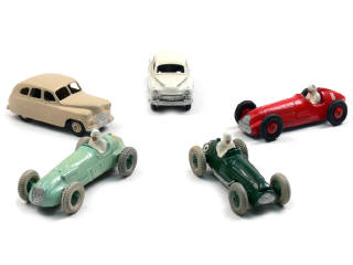 Lot 681 - DINKY TOYS (GB) (5)